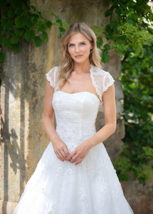Amera Vera Kollektion 2020 ivory Brautkleid Adaline B2027 3 bei Marinette Brautmoden in Dortmund