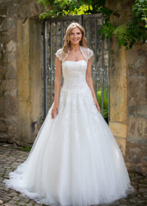 Amera Vera Kollektion 2020 ivory Brautkleid Adaline B2027 4 bei Marinette Brautmoden in Dortmund