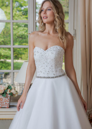 Amera Vera Kollektion 2020 ivory Brautkleid Adelisa B2024 5 bei Marinette Brautmoden in Dortmund