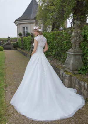 Amera Vera Kollektion 2020 ivory Brautkleid Alamanda B2028 4 bei Marinette Brautmoden in Dortmund