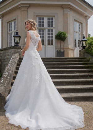 Amera Vera Kollektion 2020 ivory Brautkleid Alamea B2026 5 bei Marinette Brautmoden in Dortmund