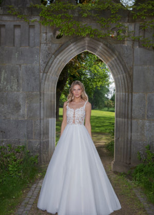 Amera Vera Kollektion 2020 ivory Brautkleid Alissa B2003 4 bei Marinette Brautmoden in Dortmund