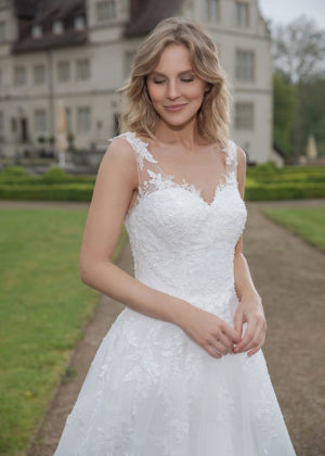 Amera Vera Kollektion 2020 ivory Brautkleid Aquarina B2029 3 bei Marinette Brautmoden in Dortmund