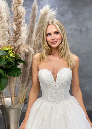 Amera Vera 2021 Brautkleid B2108 2 bei Marinette Brautmoden Dortmund