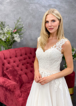 Amera Vera 2021 Brautkleid B2119 2 bei Marinette Brautmoden Dortmund